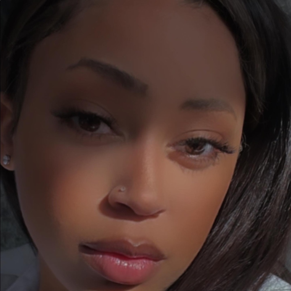 Meet your Posher, Amara